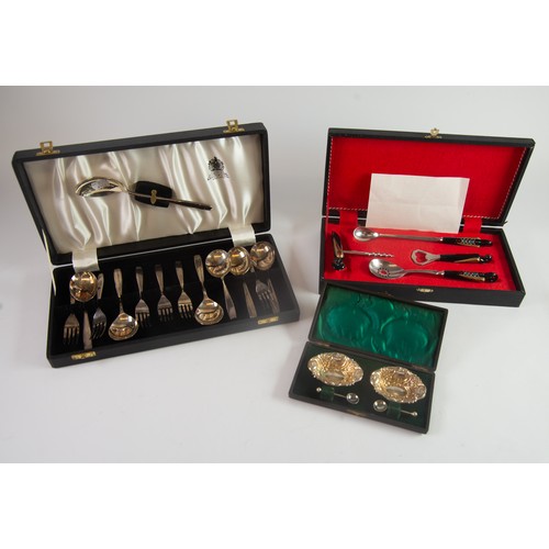 520 - CASED THIRTEEN PIECE ELECTROPLATED DESSERT SET FOR SIX PERSONS BY ELKINGTON & Co, comprising: SE... 