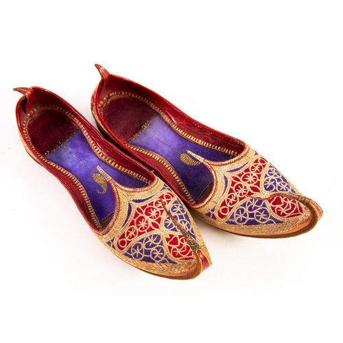 453 - PAIR OF MIDDLE EASTERN LADY'S TRADITIONAL LEATHER AND SUEDE LEATHER SHOES/SLIPPERS, with typical upt... 