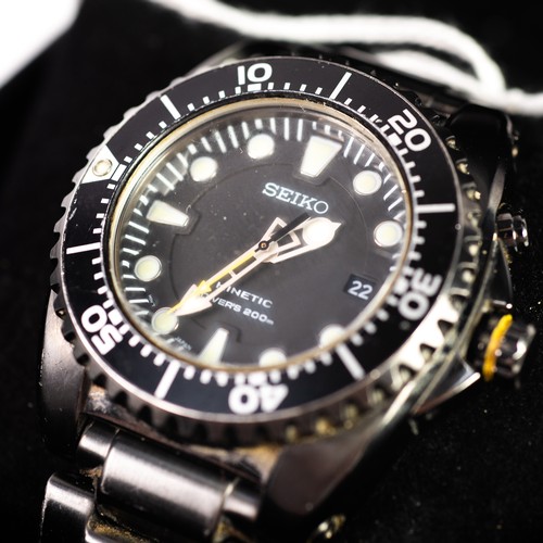 113 - SEIKO KINETIC DIVER'S 200m, 5M62 QUARTZ GENT'S WRIST WATCH with black dial with luminous batons and ... 