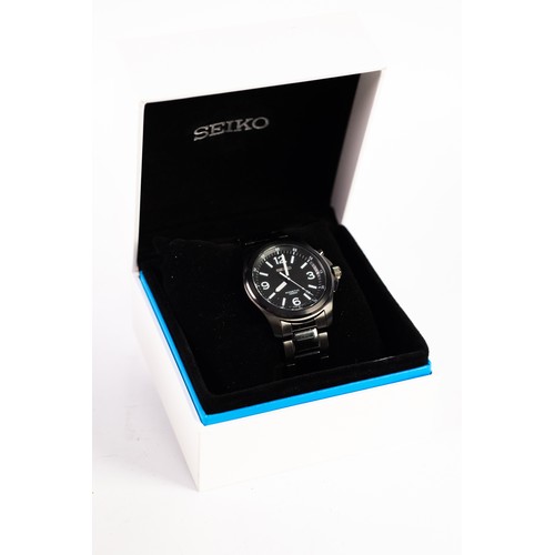 114 - SEIKO KINETIC 100m GENT'S WATER-RESISTANT WRIST WATCH with black dial with batons and four arabic nu... 