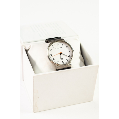 118 - SKAGEN, DENMARK, GENT'S QUARTZ WRISTWATCH, the white circular arabic dial, having centre seconds han... 