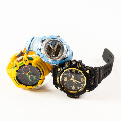 130 - SMAEL WATER-RESISTANT SPORT'S WATCH, quartz movement with light and stop/start display, yellow plast... 