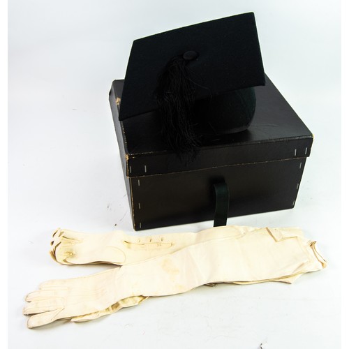 35 - A MORTAR BOARD, size 7 1/4 / 59, in Christy's London vintage cardboard box bearing the Royal Coat of... 