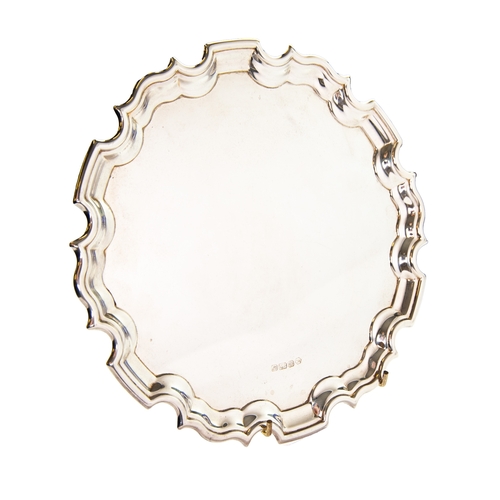 557 - SILVER SALVER: Elizabeth II silver pie-crust edge silver salver by Carr’s of Sheffield, dated 1996, ... 