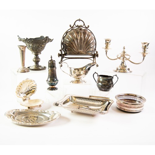 591 - MIXED LOT OF ELECTROPLATE, to include: SHELL PATTERN FOLDING BISCUIT BOX, FOUR PIECE PRESENTATION TE... 