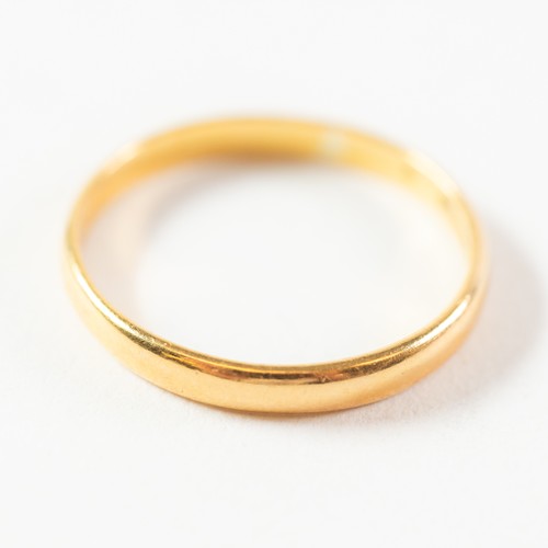 114 - 22ct GOLD NARROW WEDDING RING, 2gms, ring size K/L