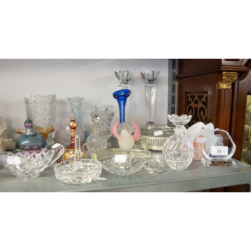 21 - ASSORTED GLASSWARES TO INCLUDE CAITHNESS, WHITEFRIARS LOAD CRYSTAL PERFUME BOTTLES, MURANO STYLE BIR... 