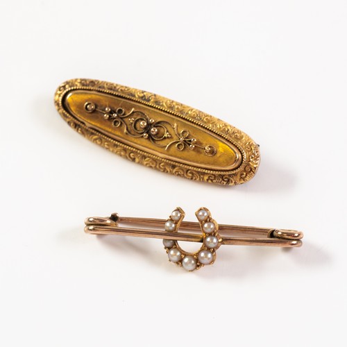 95 - GOLD COLOURED METAL SAFETY PIN BROOCH, the horseshoe pattern centre set with seed pearls, (tests 12c... 