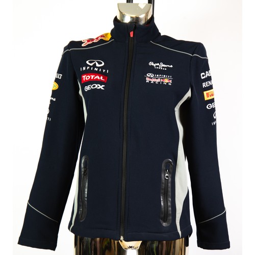 485 - PEPE JEANS RED BULL MERCHANDISEPepe Jeans Red Bull Softshell Jacket - F1 Team Size: 14 Condition: Ne... 