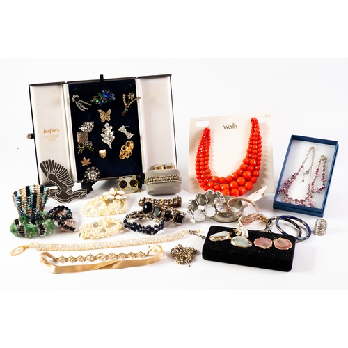 445 - SELECTION OF COSTUME JEWELLERY, including polished hematite and bead bracelets x3 simulated pearl an... 