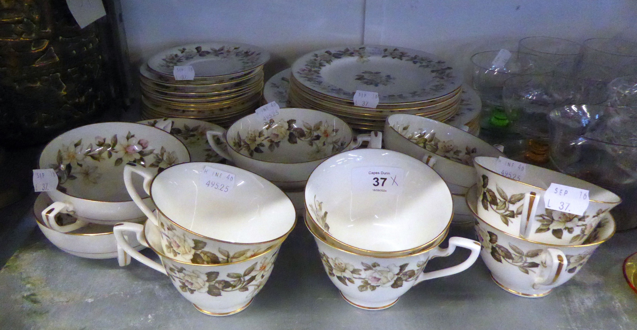 ROYAL WORCESTER CHINA 'TORQUAY' PATTERN DINNER AND TEA WARES FOR 6