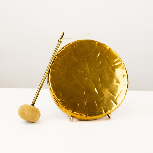 106 - AGED BRASS HAND HELD SMALL GONG AND FELTED BEATER, the gong: 7” (17.8cm) diameter, (2)