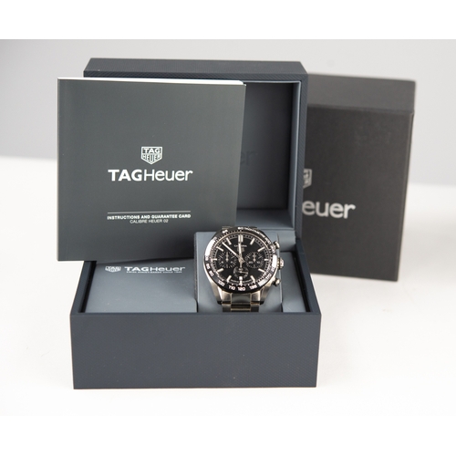 72 - TAG HEUER CARRER AUTOMATIC CHRONOGRAPH GENT'S WRISTWATCH, black besel, black dial with centre second... 