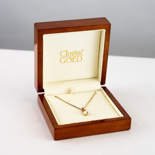 123 - CLOGAU WELSH 9ct GOLD FINE CHAIN NECKLACE with ring clasp and a 9ct gold leaf sprig set with a singl... 