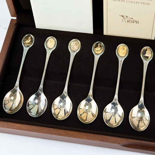 328 - VINTAGE JOHN PINCHES ISSUED CASED SET OF TWELVE SILVER PARCEL GILDED R S P B TEASPOONS, London 1975,... 