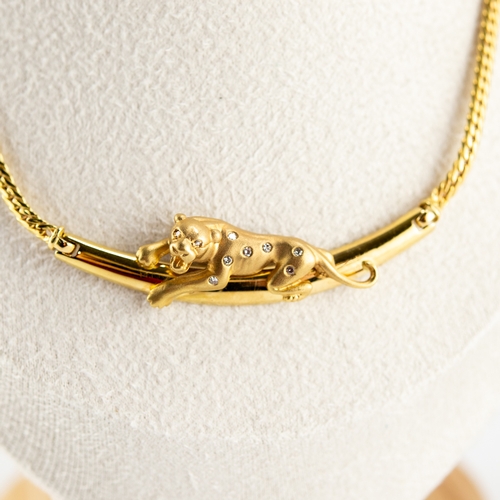 132 - 18ct GOLD ‘S’ LINK CHAIN NECKLACE, with fixed front as a curved bar with reclining leopard set with ... 