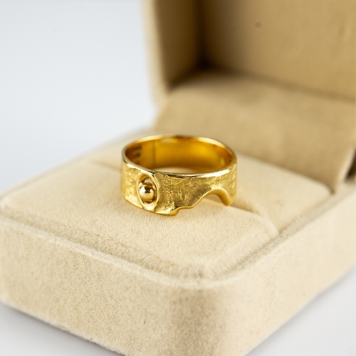 158 - ITALIAN 18ct GOLD BROAD BAND RING, textured and with sculptural design to the wavy edge, 5.2gms, rin... 