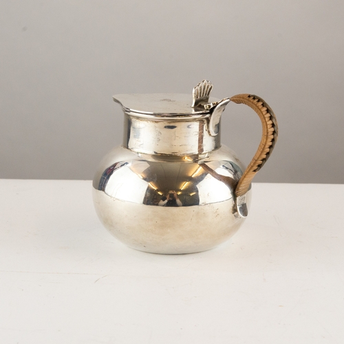 288 - EDWARD VII COMMERORATIVE SILVER JERSEY JUG, RETAILED BY SKINNER & Co, London, with pierced thumb... 