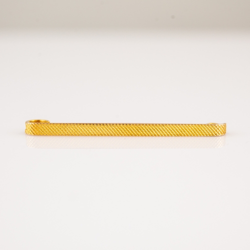 85 - 9ct GOLD PLAIN BAR PATTERN TIE PIN, 1.8gms