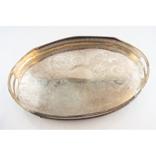 359 - MIXED LOT OF ELECTROPLATE, to include; OVAL GALLERIED TRAY WITH SCROLL CHASED CENTRE, 18” x 11” (45.... 