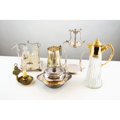 362 - MIXED LOT OF ELECTROPLATE, to include: MUFFIN DISH AND COVER WITH LINER, GILT PLATED CLARET JUG AND ... 