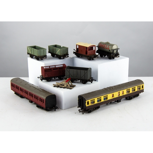 419 - SELECTION OF TRIANG - MINIC SMALL GAUGE MODEL RAIL, all unboxed items to include; Clan line 4-6-2 Me... 