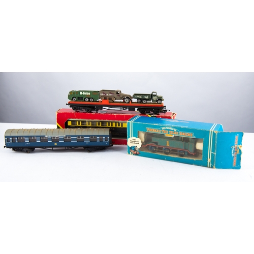 427 - BOXED HORNBY RAILWAYS 'OO' MODEL RAIL, VIZ THOMAS THE TANK ENGINE, box poor and two passenger coache... 