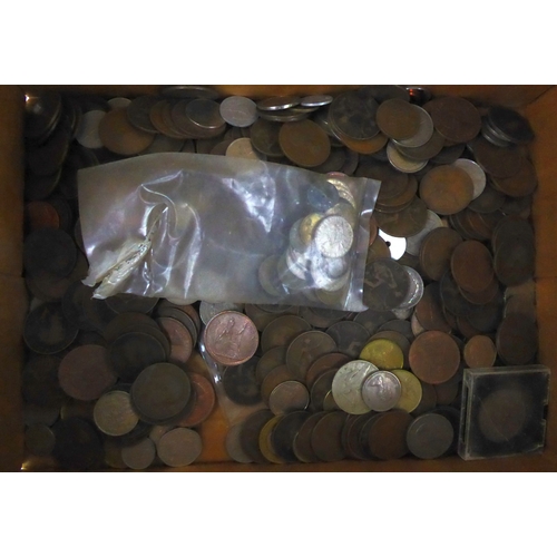 569 - A PLASTIC CASE WITH A SET OF EIGHT BRITISH LAST PRE-DECIMAL COINS, 1970 half penny to a crown, brill... 