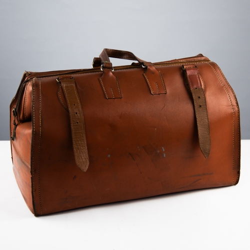 316 - MID-20TH CENTURY LEATHER GLADSTONE TYPE BAG with carry handles, the zip secured with brass lock mech... 