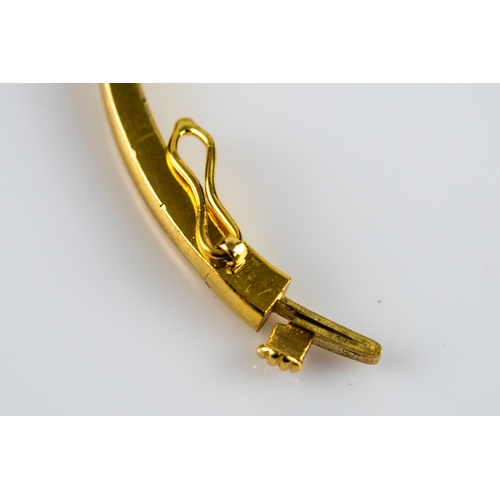 27 - GOLD AND DIAMOND HINGE-OPENING BANGLE, the top claw set with a half hoop of 26 round, brilliant cut ... 