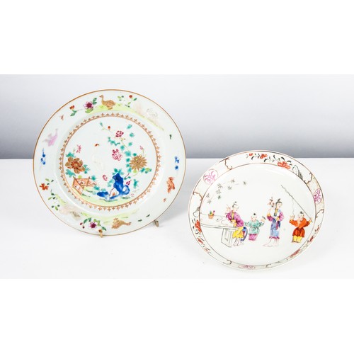 113 - CHINESE QING DYNASTY PORCELAIN FAMILLE ROSE PLATE, the centre within a gilt spearhead border, possib... 