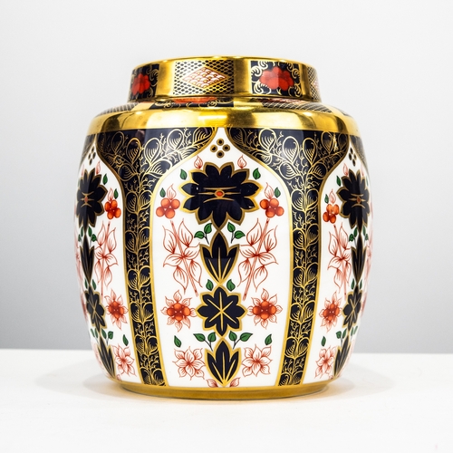 68 - BOXED MODERN ROYAL CROWN DERBY JAPAN PATTERN CHINA GINGER JAR AND COVER, of typical form with slight... 