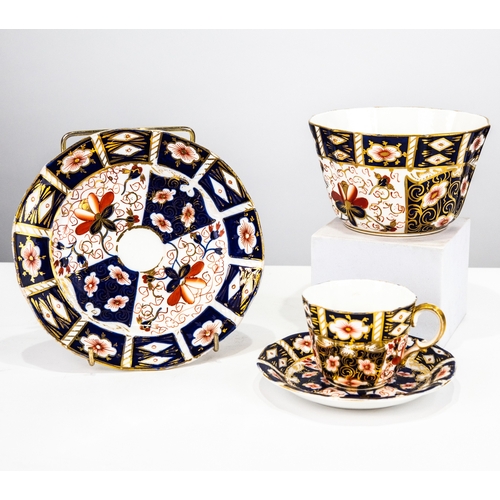 70 - EARLY 20TH CENTURY ROYAL CROWN DERBY PORCELAIN JAPAN PATTERN 27 PIECE PART TEA SERVICE of five cups,... 