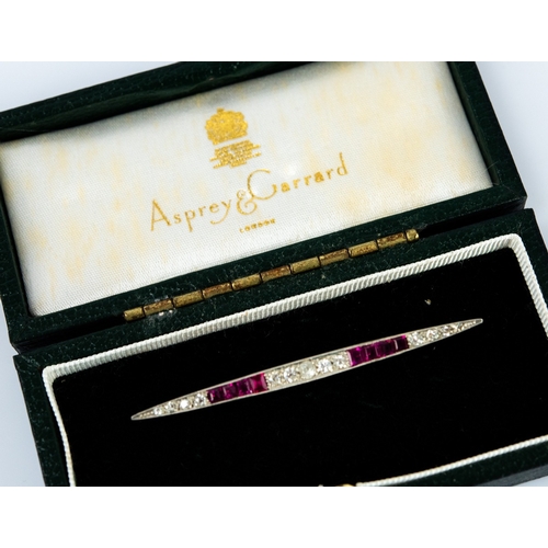 77 - 9ct GOLD AND PLATINUM NARROW LOZENGE SHAPED BAR BROOCH with centre row of five old cut diamonds flan... 