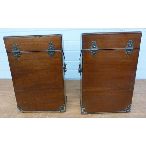 6 - GOOD PAIR OF GEORGE III SILVER MOUNTED MAHOGANY KNIFE CASES retaining the original green baise lined... 