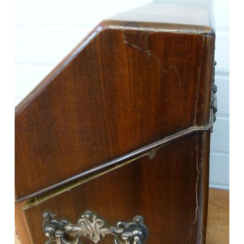 6 - GOOD PAIR OF GEORGE III SILVER MOUNTED MAHOGANY KNIFE CASES retaining the original green baise lined... 