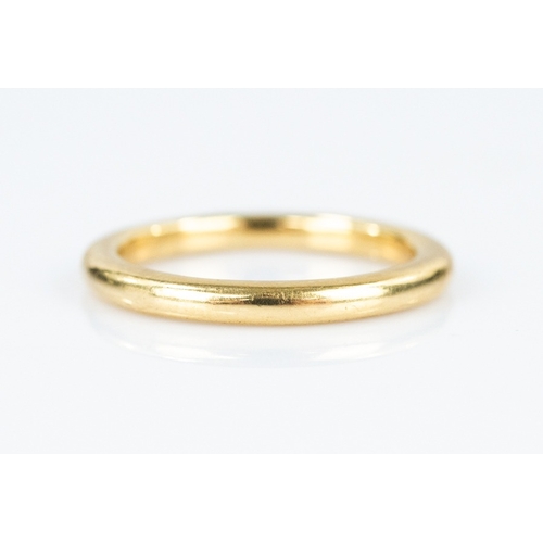 126 - 18ct GOLD PLAIN WEDDING RING, 4.2gms, ring size 'M'