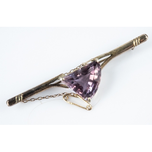 144 - SILVER BAR BROOCH set with a large triangular pale amethyst