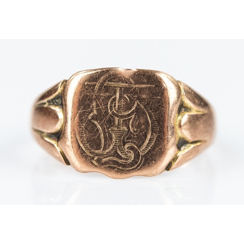 136 - GENT'S 9ct GOLD SIGNET RING, the top with engraved monogram, 5gms, ring size 'Y/Z'