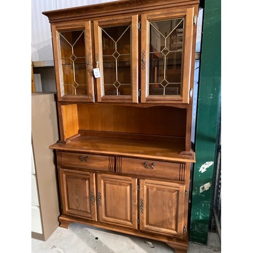 28 - Dresser  H201cm, W126cm, D47cm