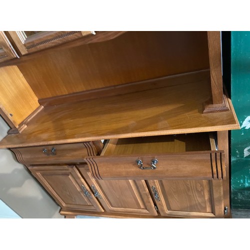 28 - Dresser  H201cm, W126cm, D47cm