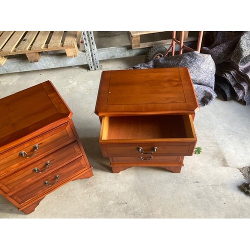 121 - 2 x Matching bedside tables