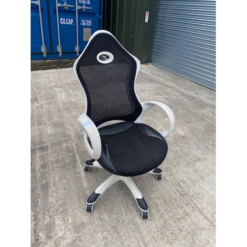 183 - Black & white office chair