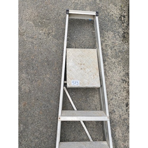 573 - Large Step Ladder