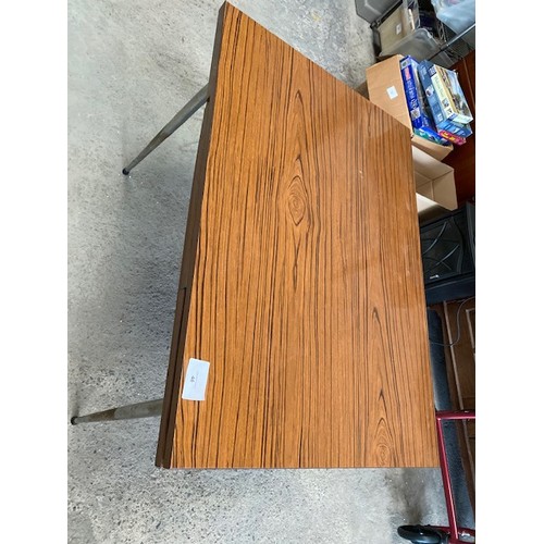 46 - Retro extending table