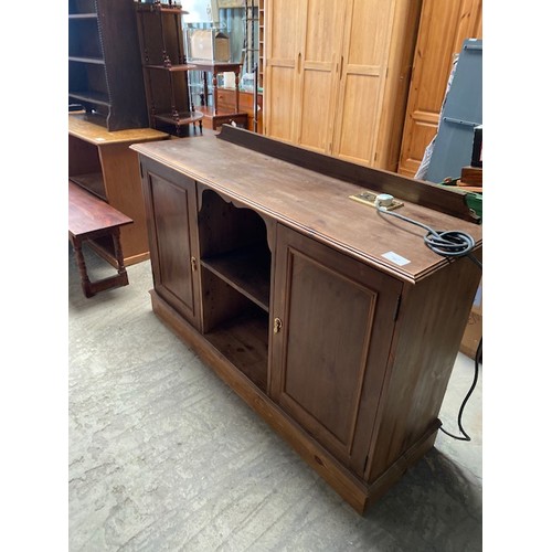 92 - Display cabinet