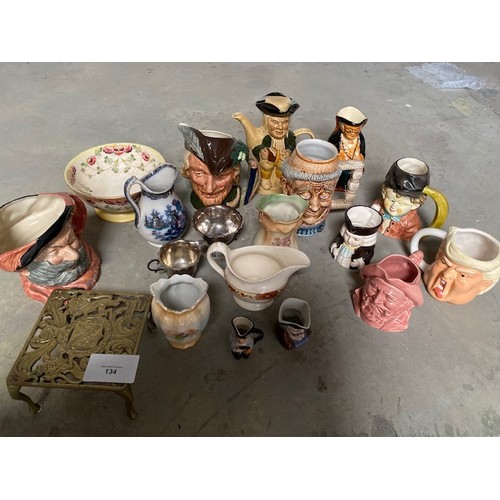 134 - Miscellaneous collection of bric-a-brac