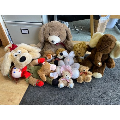 4 - Collection of Teddy Bears - Section S3