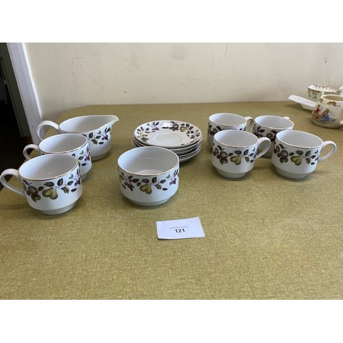 121 - Midwinter Fine Tableware set - Section S4