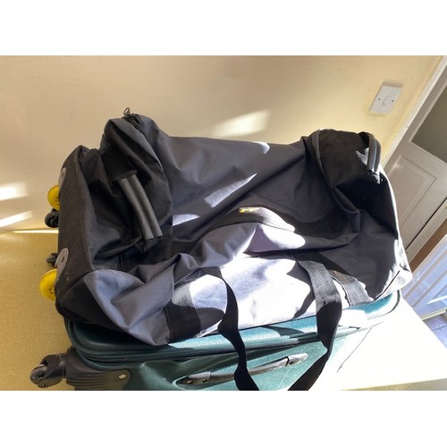 37 - IT Green large suitcase + grey holdall bag - Section S9